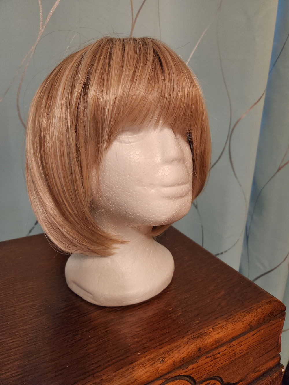 Source Unknown Short Layered Bob Wig in Honey Blonde